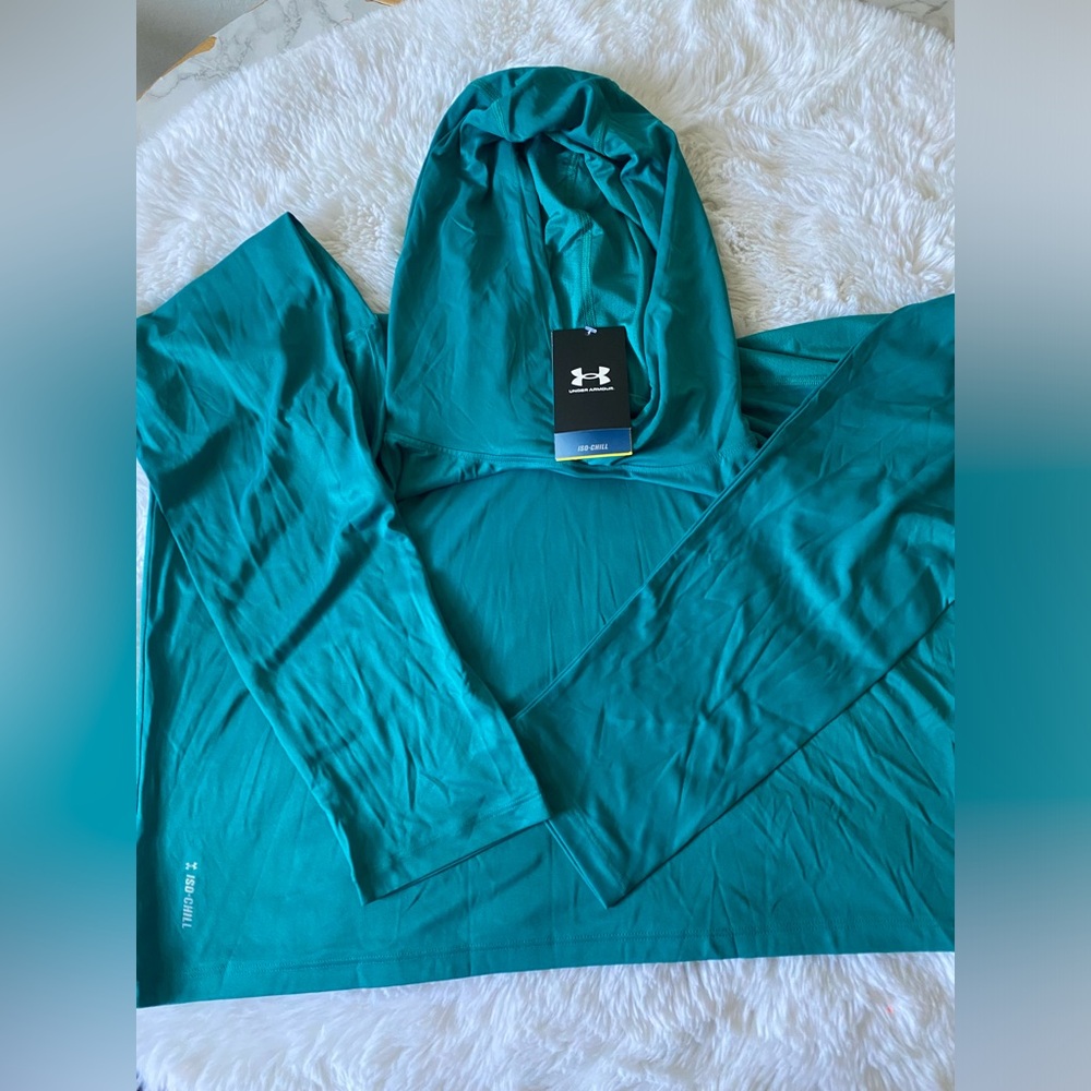 Under armor pull over size XL